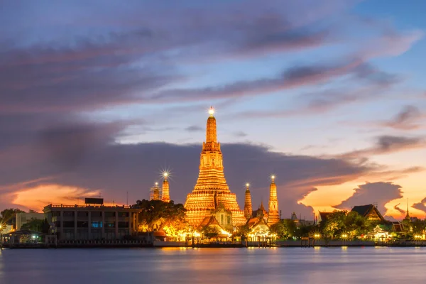 Wat Arun noite vista Templo em Bangkok, Tailândia — Fotografia de Stock