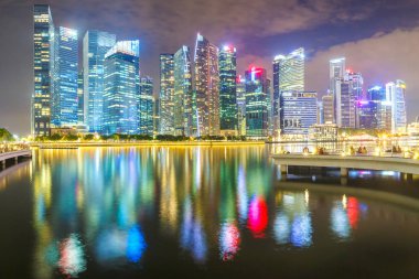 Panorama açık görüş nehir Singapur Finans bölgesine ve iş geceleri, Singapur şehir kurma