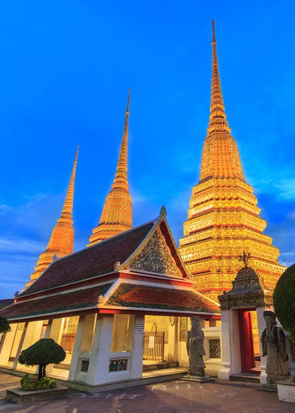 Wat Pho, Bangkok, Thailand. Also known as Wat Phra Chetuphon, 'Wat' means temple in Thai. The temple is one of Bangkok's most famous tourist sites. The temple has it's origins dating back to 1788. — Stock Photo, Image