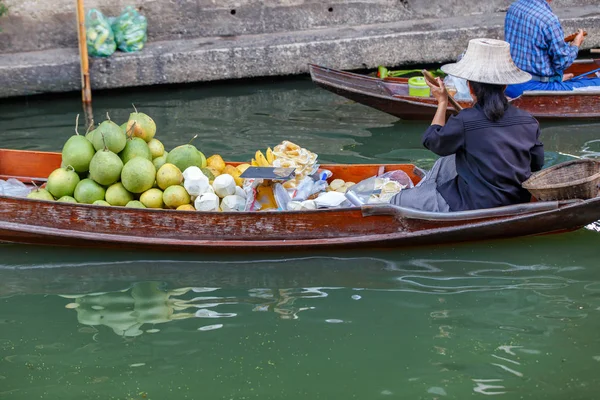 Damnoen Saduak floating market in Ratchaburi near Bangkok, Thailand — Stock Photo, Image