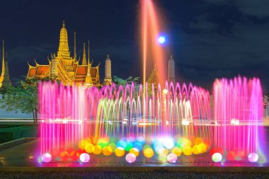 Çeşme gece ışığı landmark sanam luang, bangkok, Tayland