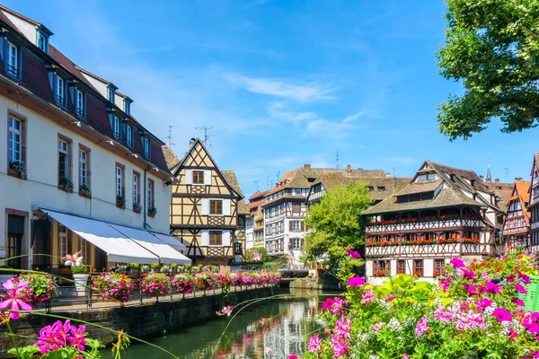 Traditional colorful houses in La Petite France, Strasbourg, Alsace, France — Stock Photo, Image