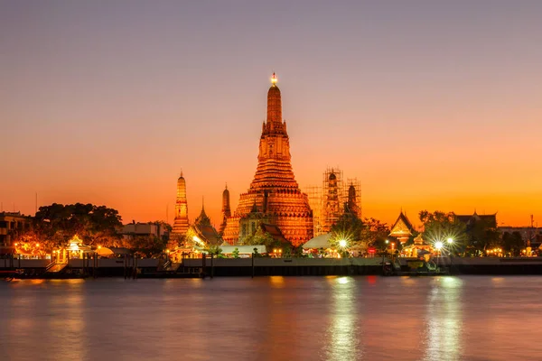 WAT Arun gece görünümü Tapınağı Bangkok, Tayland