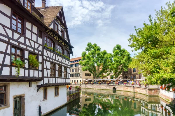 Traditional colorful houses in La Petite France, Strasbourg, Alsace, France — Stock Photo, Image