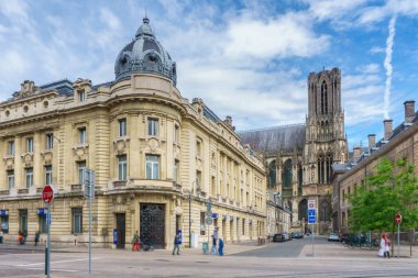 Reims, Fransa'nın Champagne-Ardenne bölgesindeki bir şehir mimarisi.