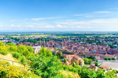 Obernai havadan görünümü üzerinde yaz güneşi, Alsace, Fransa