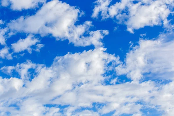 Blue sky background with cloud close up — Stock Photo, Image