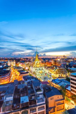 Üstten Görünüm cityscape Wat Trimitr chinatown veya yaowarat bölgesindeki şehir bangkok, Bangkok, Tayland.