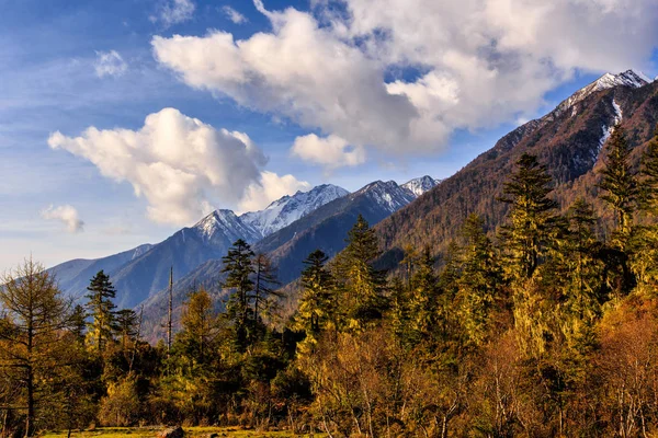 Big mountain a famous landmark in Ganzi, Sichuan, China — Stock Photo, Image