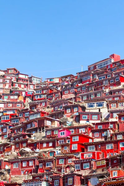 顶视图修道院在 Larung 佛学院 — 图库照片