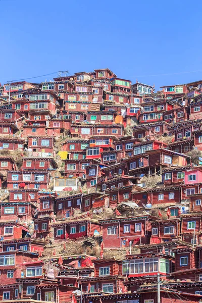 顶视图修道院在 Larung 佛学院 — 图库照片