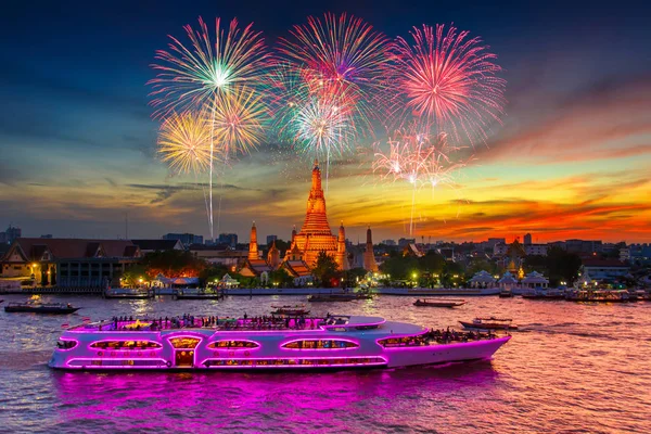 Fuegos Artificiales Wat Arun Crucero Hora Del Atardecer Bajo Celebración — Foto de Stock