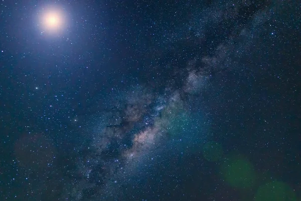 Milchstraßengalaxie Mit Sternen Und Weltraumstaub Universum Langzeitaufnahme Mit Korn — Stockfoto