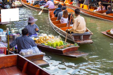 Damnoen saduak yüzen çarşı