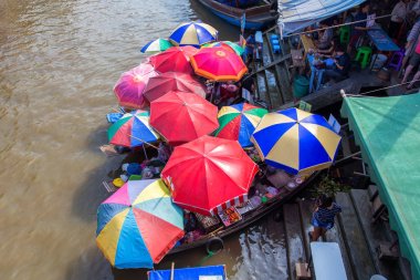 amphawa yüzen çarşı