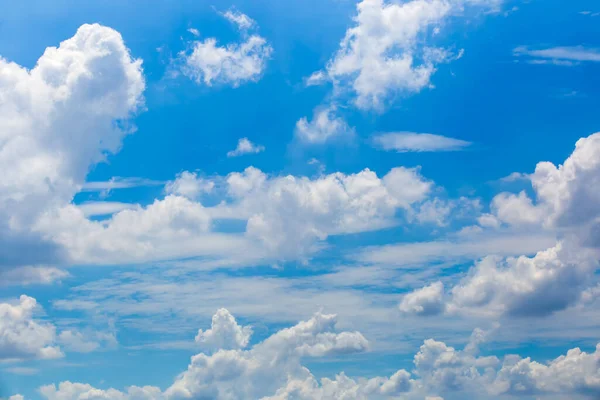 Blå Himmel Med Moln Bakgrund — Stockfoto