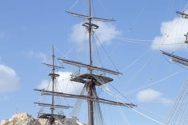 Mast and crows nest — Stockfoto