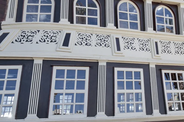 Kıç üstünde pencere eşiği