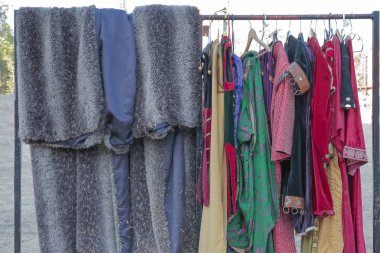 kat raf giysi ve Ortaçağ elbiseleri