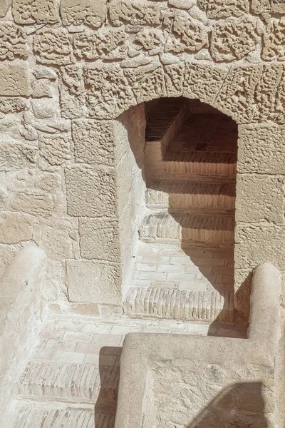 Trappen en passage in het kasteel van santa barbara — Stockfoto