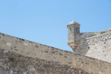 sur ve nöbetçi kutusu