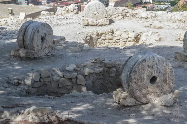 Archeologische overblijfselen in het kasteel — Stockfoto