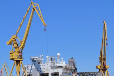 cadiz, İspanya limanında liman Vinçler