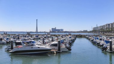 cadiz liman demirledi tekne