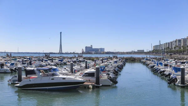 cadiz liman demirledi tekne