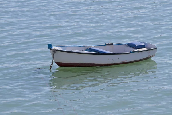 Små båtar i havet — Stockfoto