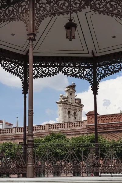 Cigüeñas Blancas Sus Nidos Muralla Capilla San Ildefonso Ciudad Alcalá — Foto de Stock