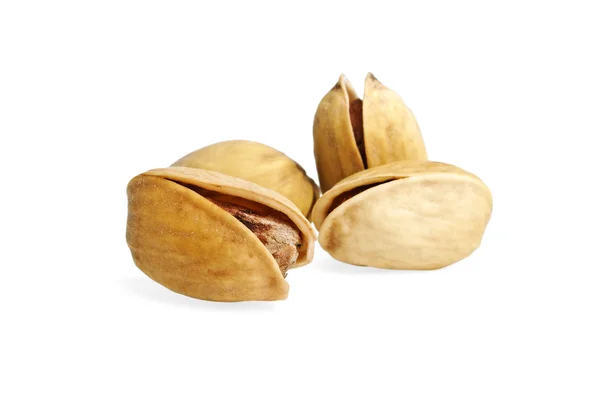 Pistácie ořechy na bílém pozadí — Stock fotografie