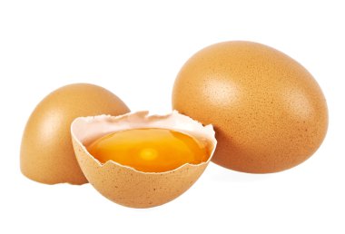 Beyaz zemin üzerinde çiğ yumurta izole