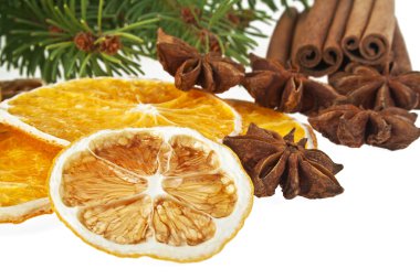 Beyaz arka planda izole edilmiş Noel dekorasyonu