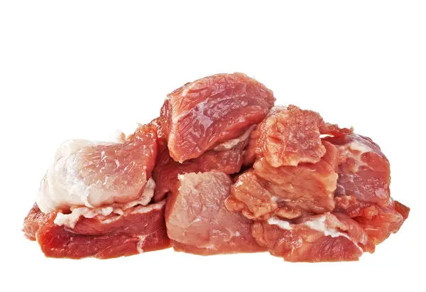Pedaços de carne fresca em bruto isolados sobre fundo branco — Fotografia de Stock