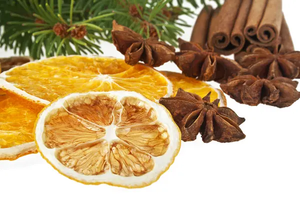 Beyaz arka planda izole edilmiş Noel dekorasyonu