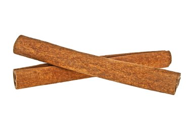 Tarçın çubukları beyaz arkaplanda izole