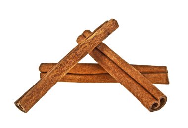 Tarçın çubukları beyaz arkaplanda izole