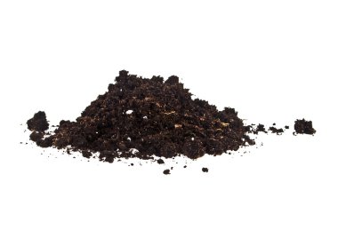 Beyaz arka plan üzerinde izole toprak humus yığın yığını