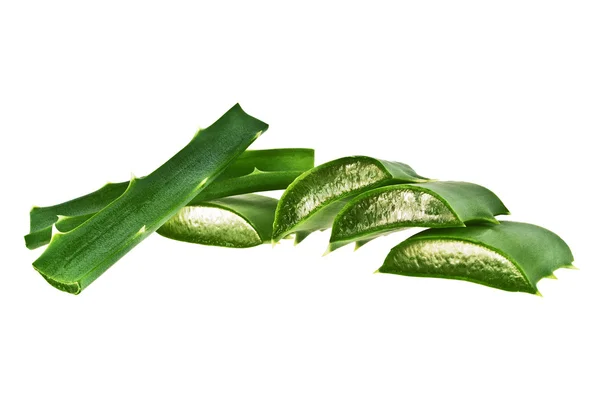 Aloe Vera daun dengan irisan terisolasi pada latar belakang putih — Stok Foto