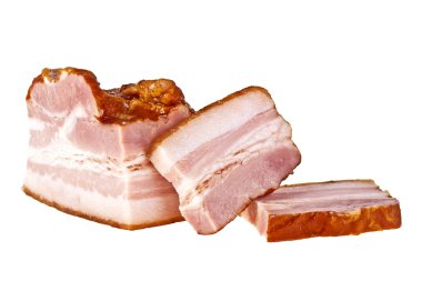 Pastırma ve beyaz zemin üzerine dilimlenmiş domuz pastırması