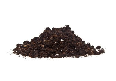 Beyaz arka plan üzerinde izole toprak humus yığın yığını