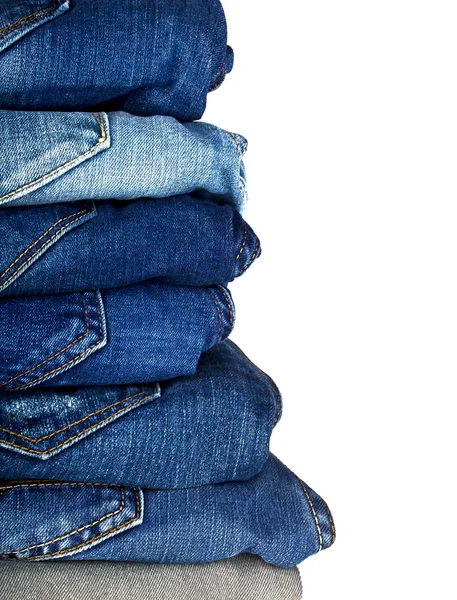 Lote de jeans azul diferente isolado no fundo branco — Fotografia de Stock