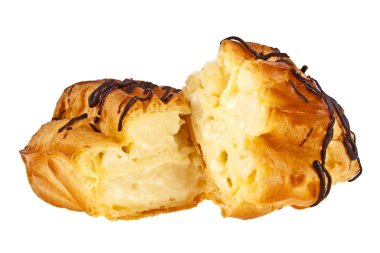 Beyaz arka plan üzerinde izole muhallebi ile pasta. İki ecl yarım