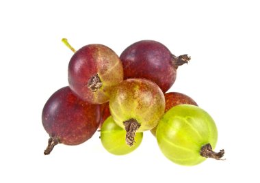 Beyaz arka plan üzerinde izole taze bektaşi üzümü