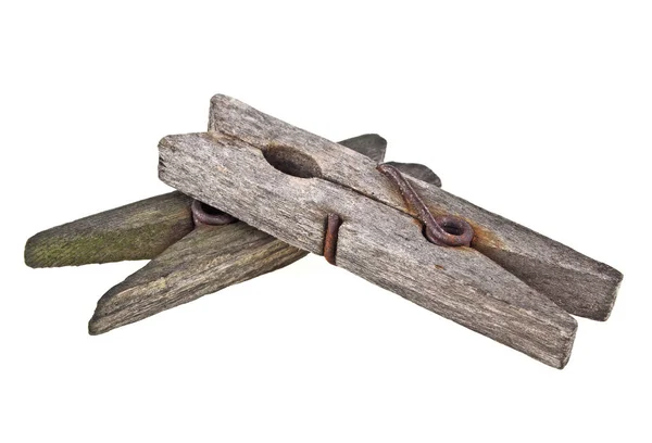 Staré dřevěné kolíčky na prádlo izolovaných na bílém pozadí — Stock fotografie