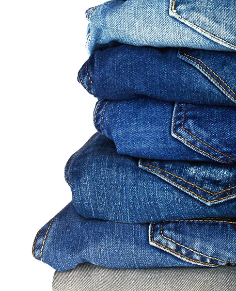 Un sacco di diversi jeans blu isolati su sfondo bianco — Foto Stock