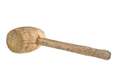 Beyaz bir arka plan üzerinde izole klasik ahşap çekiç