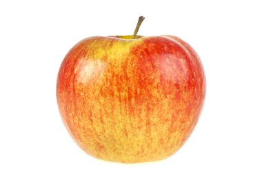 Kırmızı elma beyaz arkaplanda izole edilmiş.