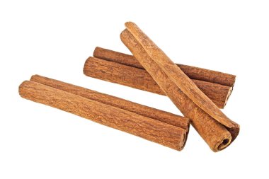 Tarçın çubukları beyaz arkaplanda izole